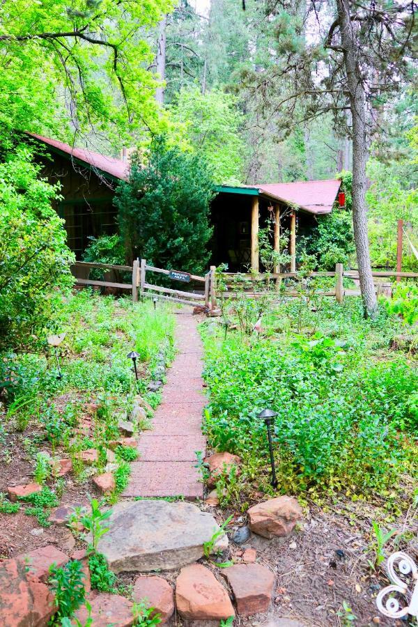The Butterfly Garden Inn Седона Экстерьер фото