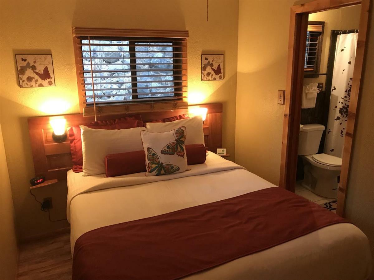 The Butterfly Garden Inn Седона Экстерьер фото